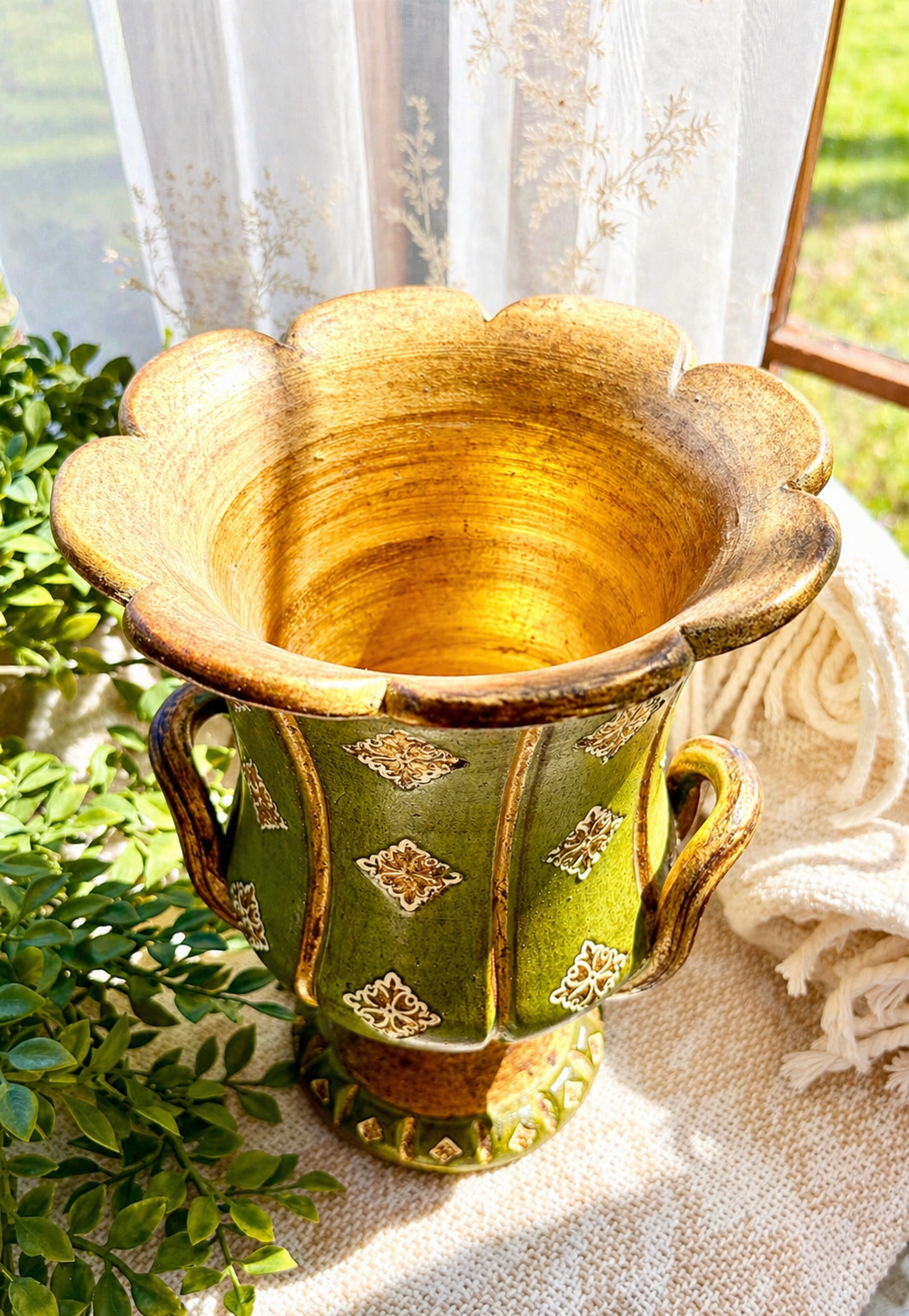 Vintage Italian Florentine Style Tole Urn