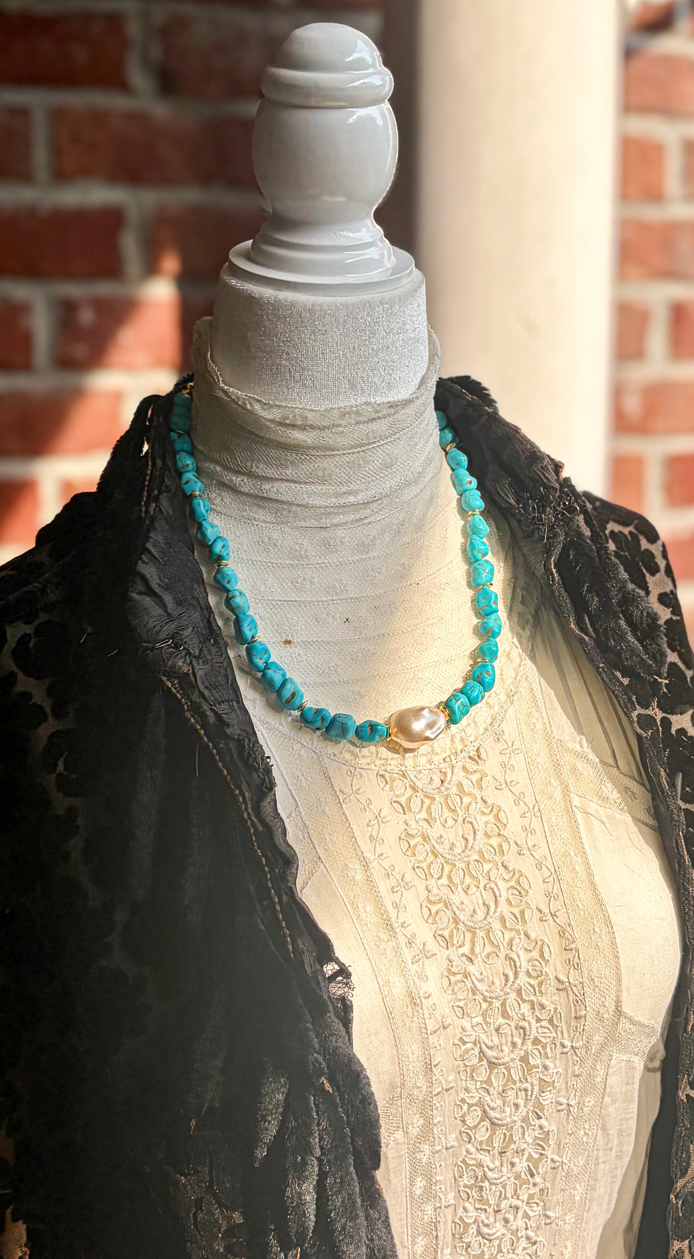 Vintage Howlite & Faux Baroque Pearl Statement Necklace