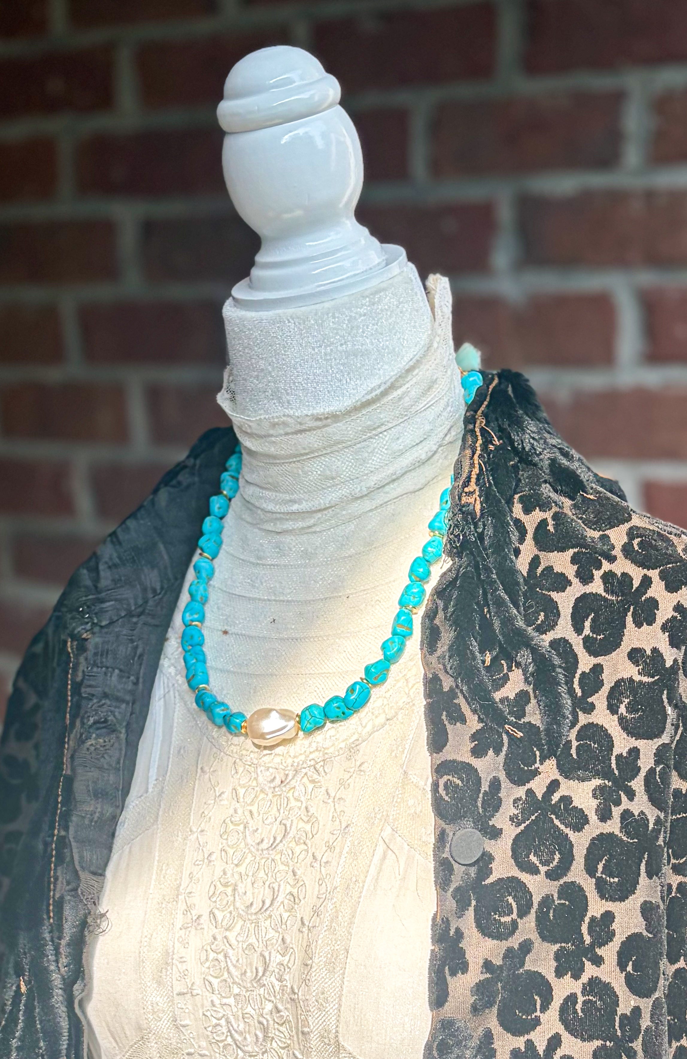 Vintage Howlite & Faux Baroque Pearl Statement Necklace