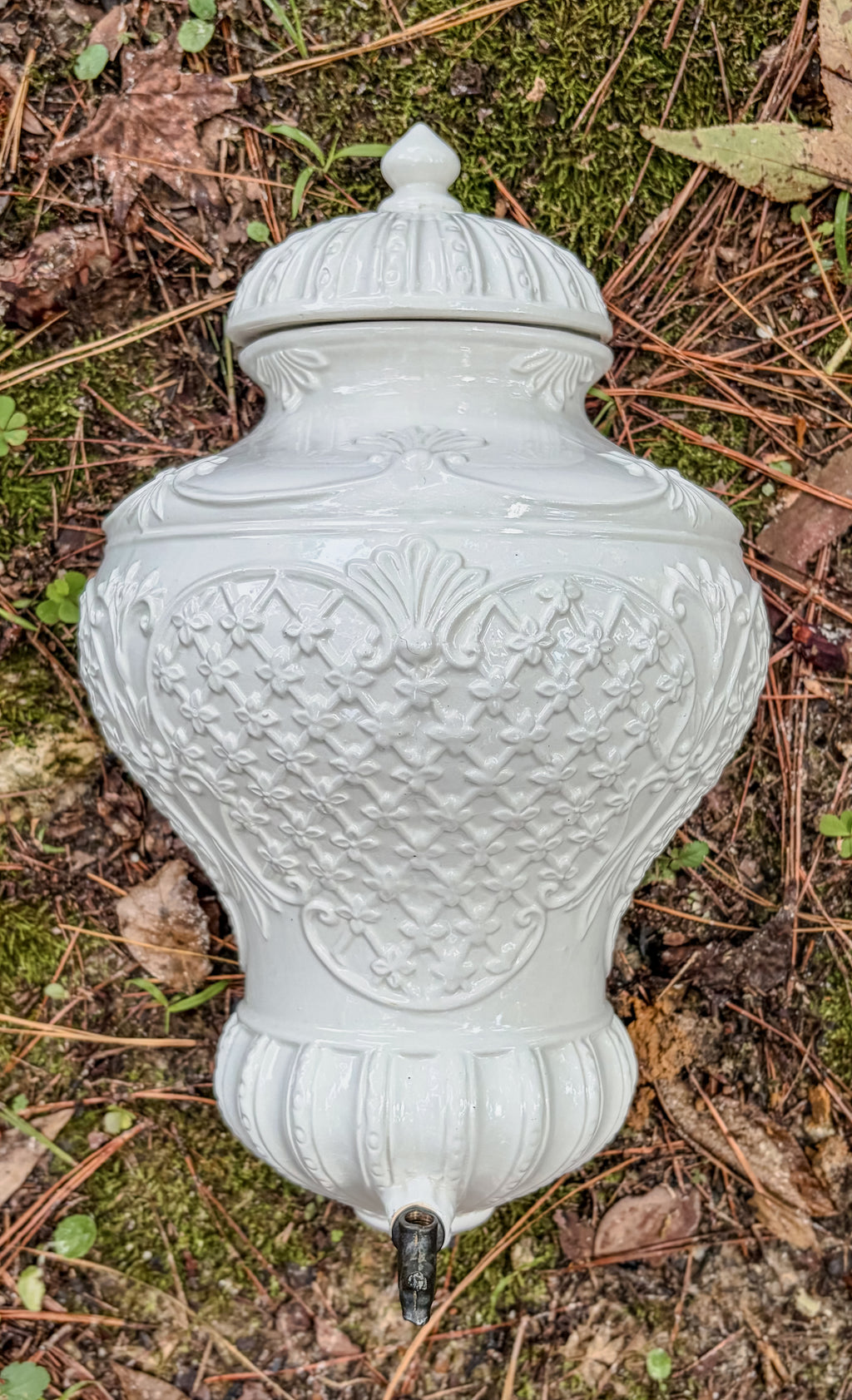 Vintage Italian White Ceramic Lavabo Wall Fountain